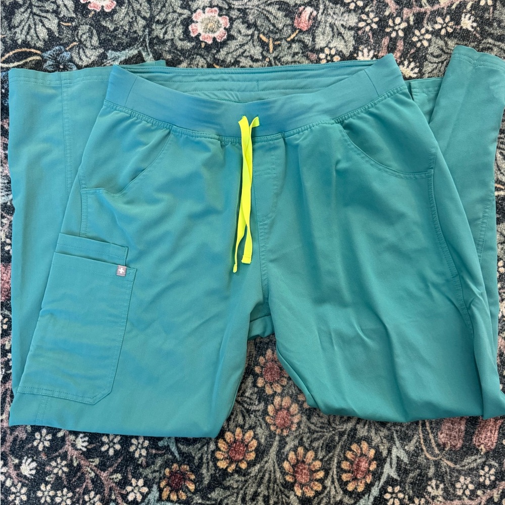 FIGS scrub pants KADE large